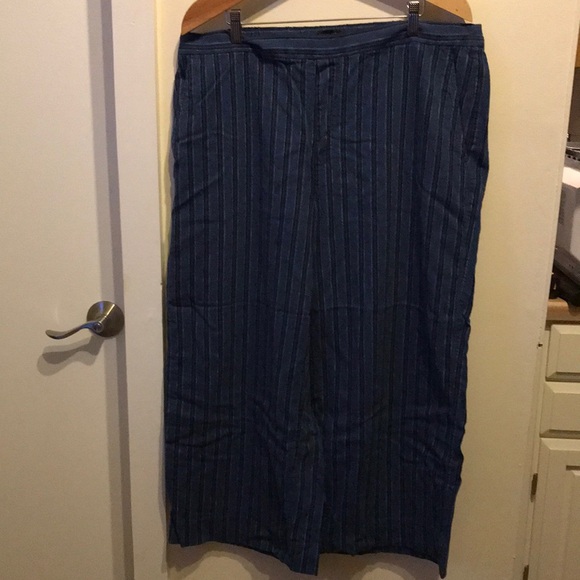 Banana Republic size 18 crop pants. - Picture 2 of 6